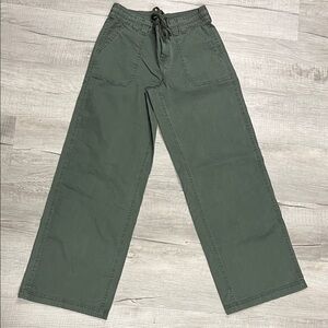 Aeropostale women’s XS Olive Chinos low rise baggy new 28 inseam